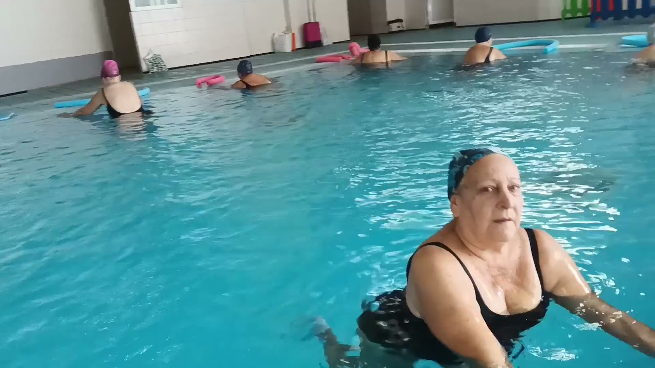 beneficios del aquagym para personas mayores