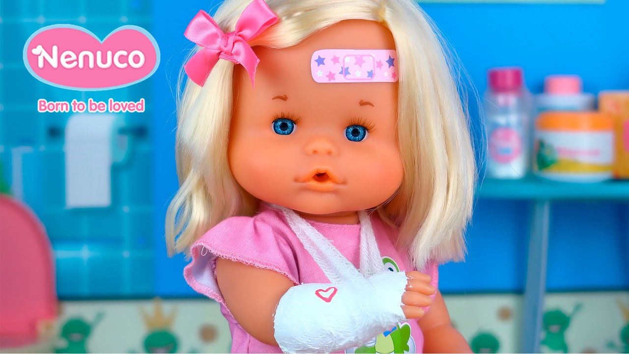 bebe de juguete con cara aplastada