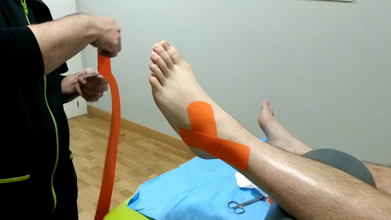 vendaje tape para esguince de tobillo