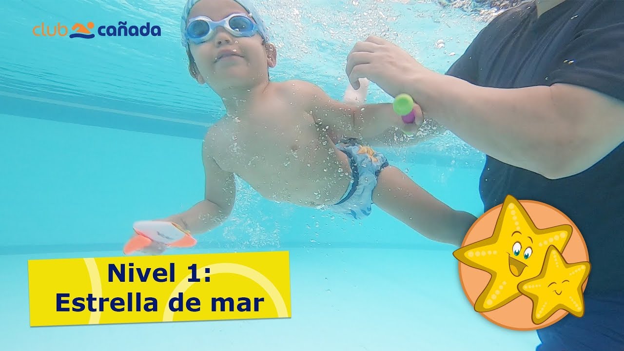 como enseñar a nadar a un niño de dos años